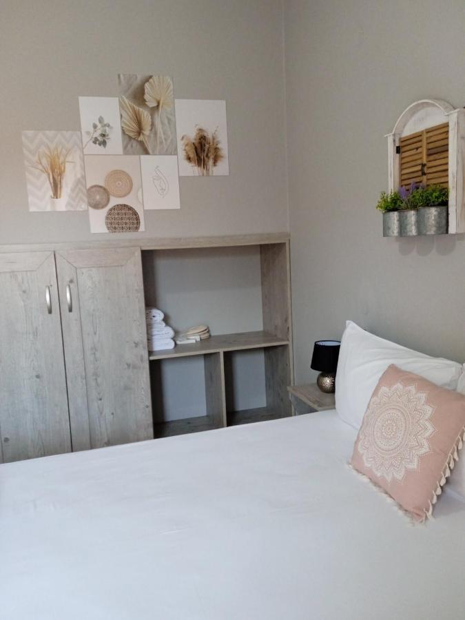 Almira - Rooms To Let Nea Roda Eksteriør billede
