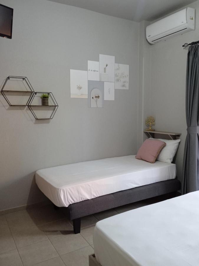 Almira - Rooms To Let Nea Roda Eksteriør billede