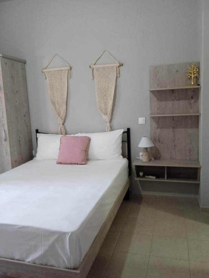 Almira - Rooms To Let Nea Roda Eksteriør billede