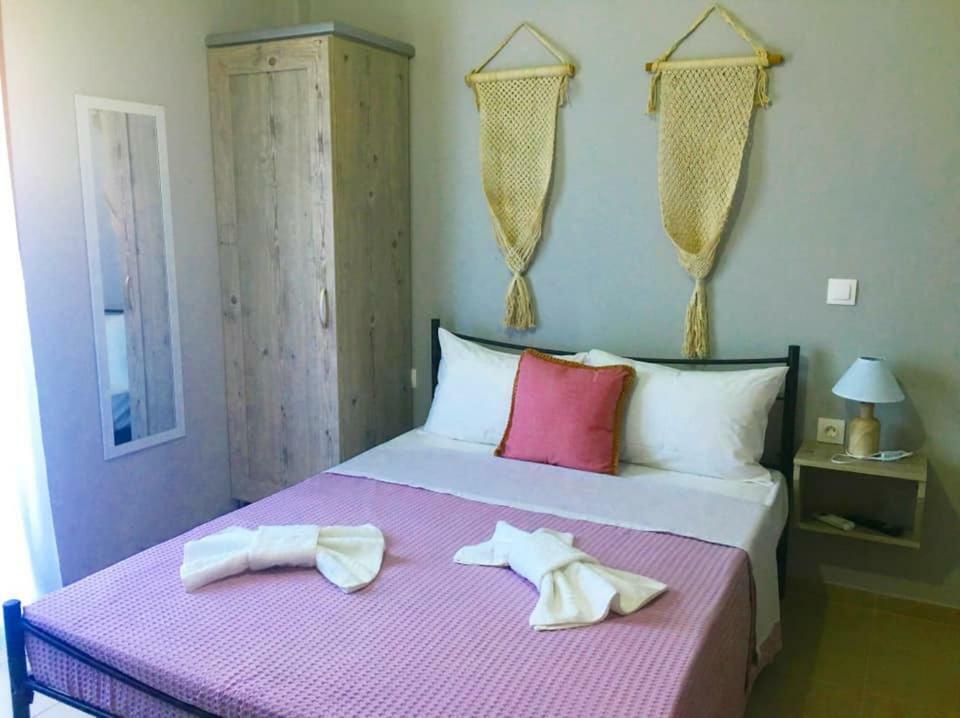 Almira - Rooms To Let Nea Roda Eksteriør billede