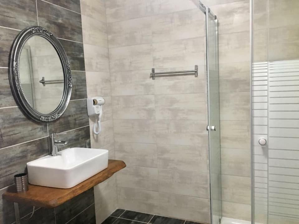 Almira - Rooms To Let Nea Roda Eksteriør billede